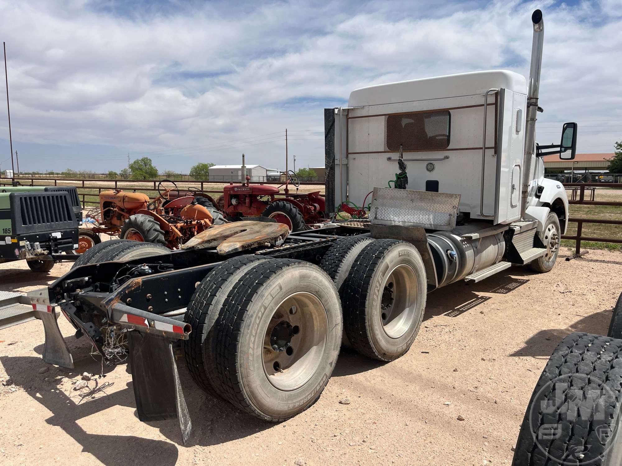 2019 KENWORTH T880 T/A DAY CAB TRUCK TRACTOR VIN: 1XKZDP9X7KJ296379