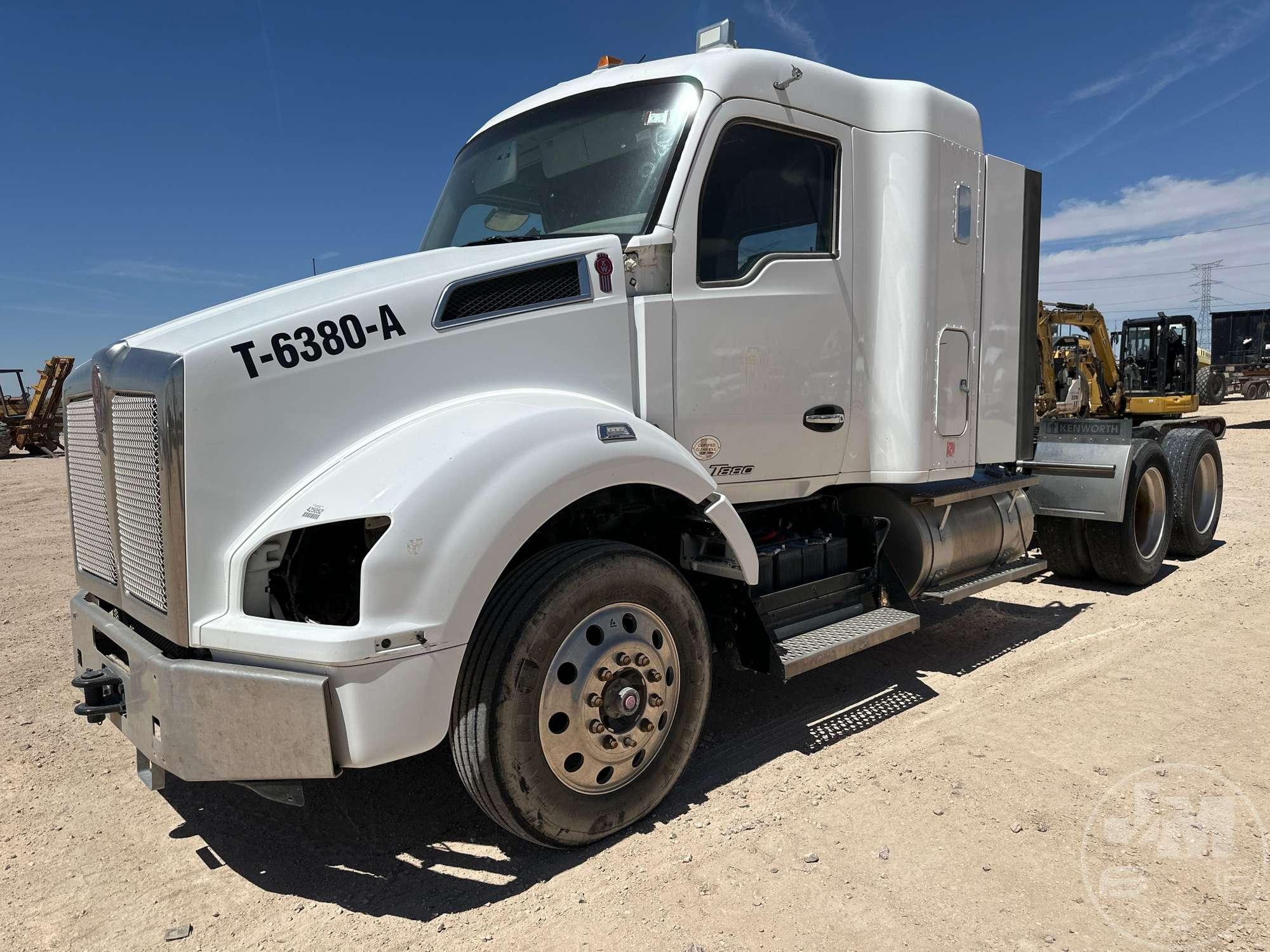 2019 KENWORTH T880 T/A SLEEPER TRUCK TRACTOR VIN: 1XKZDP9X3KJ296380