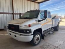 2008 GMC C5500 HEAVY DUTY DUALLY CREW CAB PICKUP VIN: 1GDE5E19X8F403831