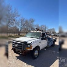 2005 FORD F-350SD VIN: 1FDWF36585EB59304 FLATBED AND POLE TRUCK COMBO W/TOOLBOXES AND WINCH