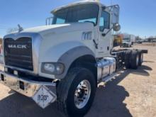 2015 MACK GU433 (GRANITE) TANDEM AXLE DAY CAB TRUCK TRACTOR VIN: 1M2AX32C6FM010487