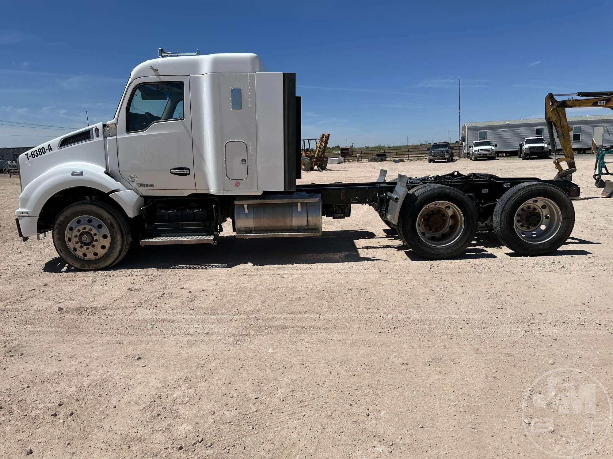 2019 KENWORTH T880 T/A SLEEPER TRUCK TRACTOR VIN: 1XKZDP9X3KJ296380