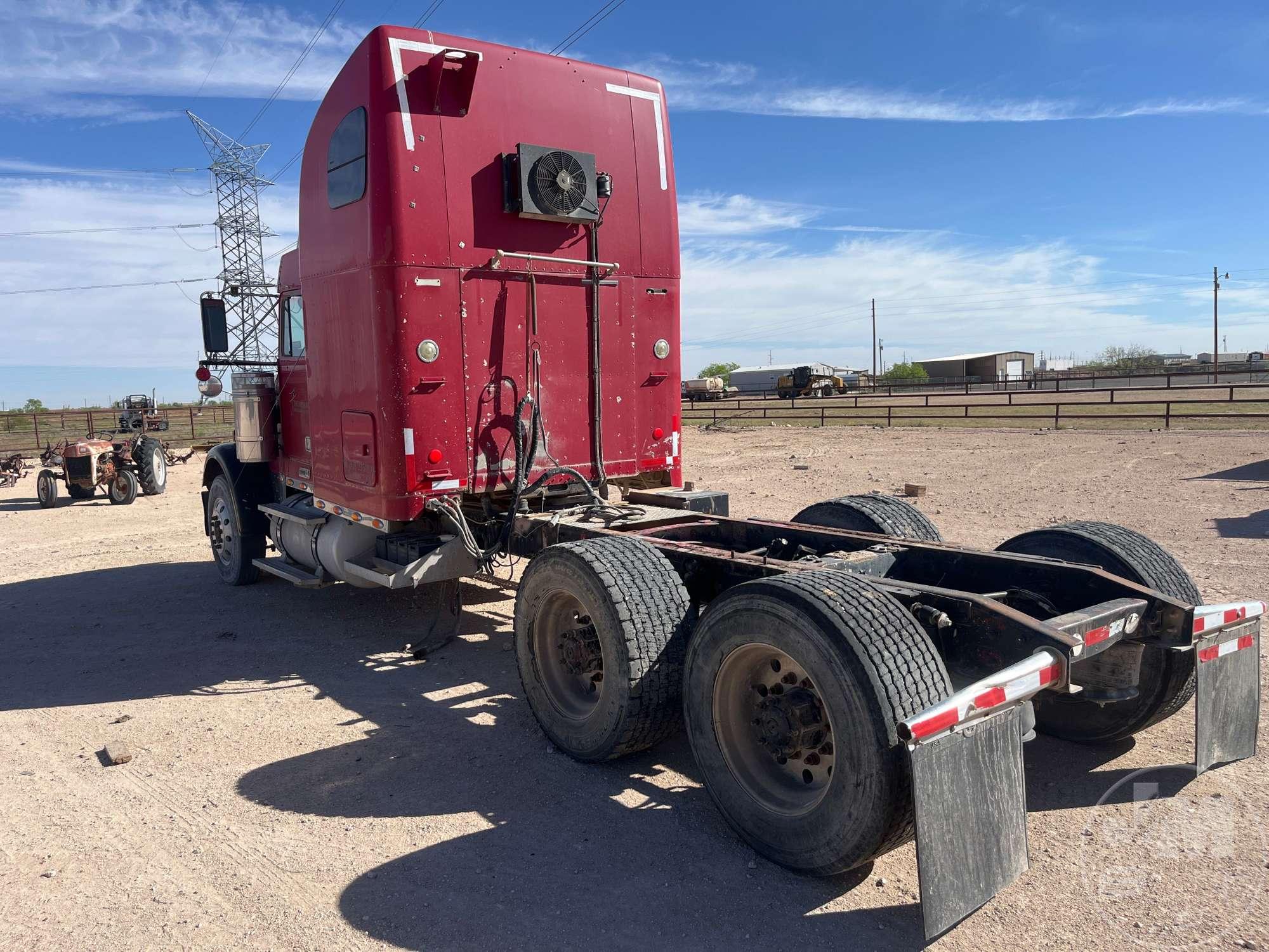 2004 FREIGHTLINER FLD132 T/A SLEEPER TRUCK TRACTOR VIN: 1FUJAPCK84DL92238