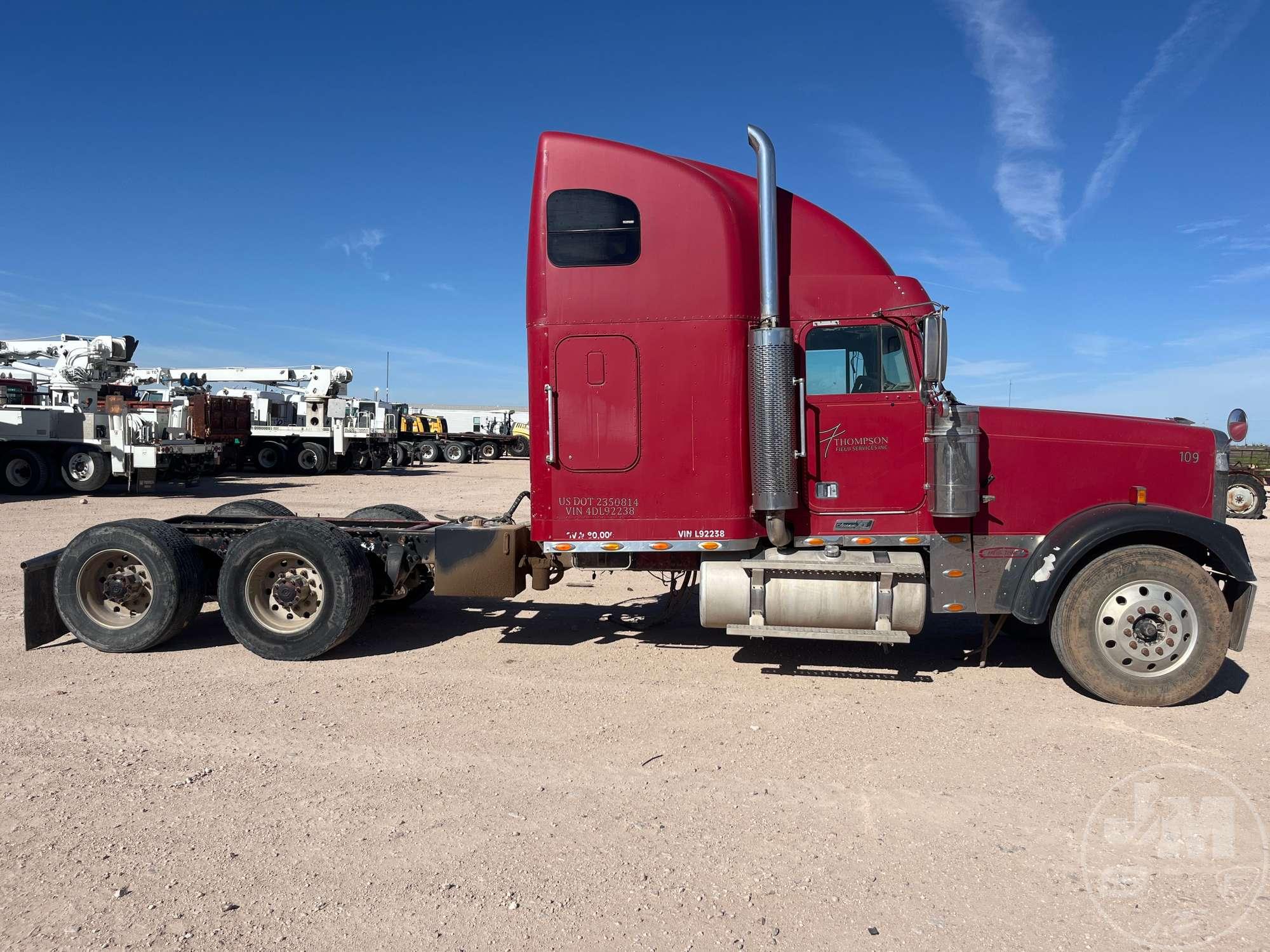 2004 FREIGHTLINER FLD132 T/A SLEEPER TRUCK TRACTOR VIN: 1FUJAPCK84DL92238