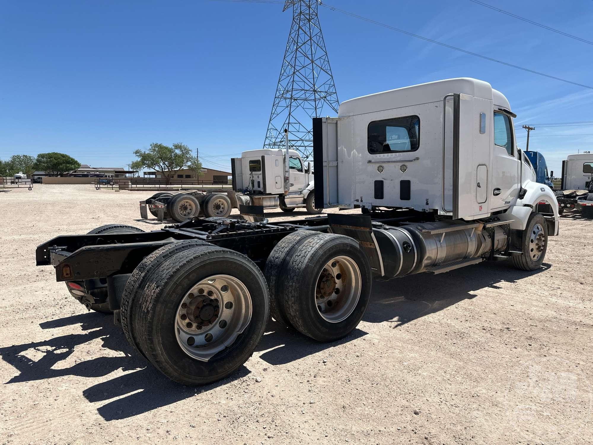 2019 KENWORTH T880 T/A SLEEPER TRUCK TRACTOR VIN: 1XKZDP9X3KJ296380