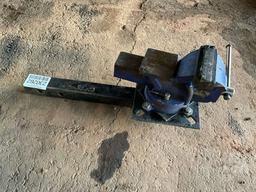 HITCH MOUNTED VISE