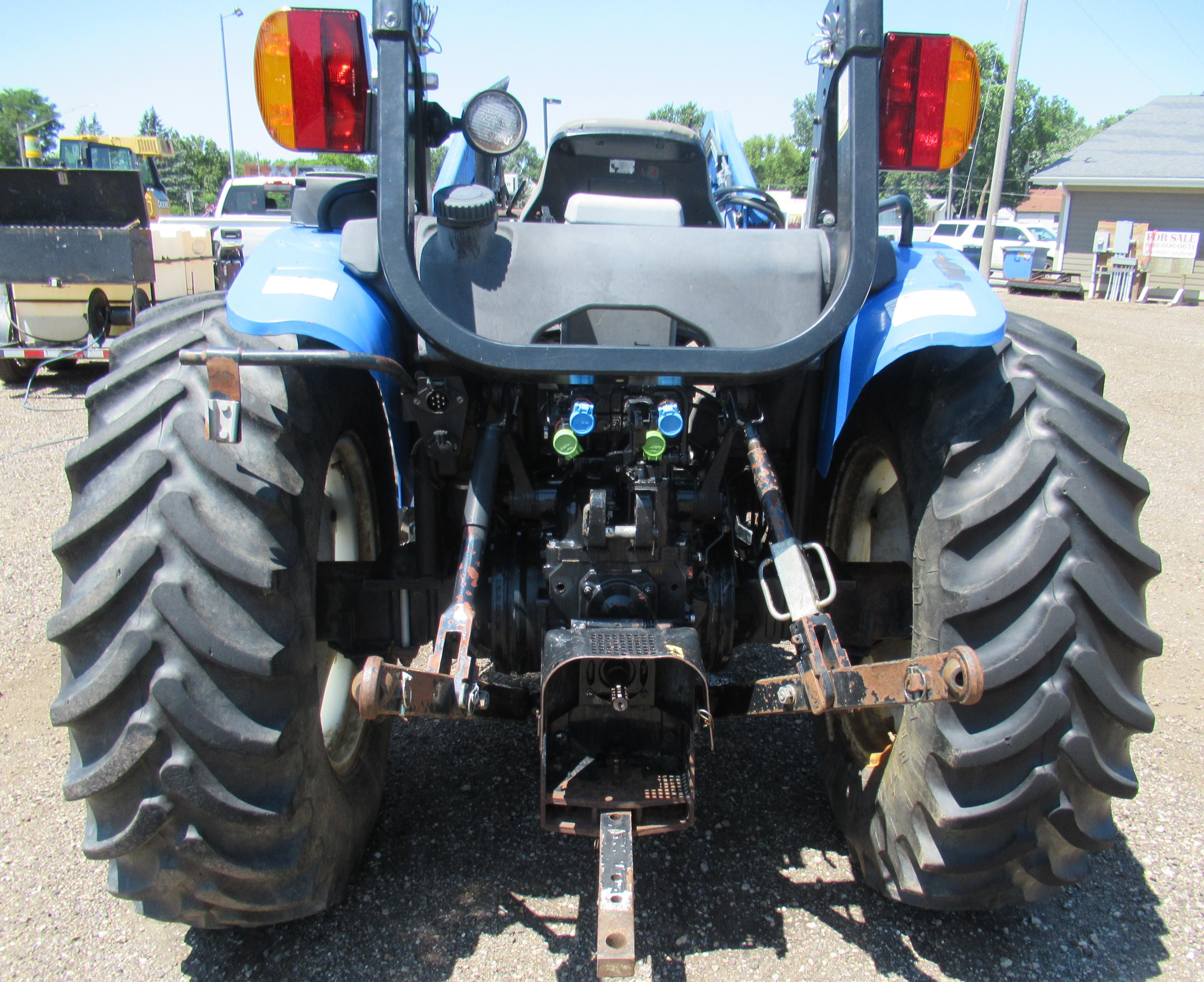 New Holland TN75A Tractor W/32LC Loader