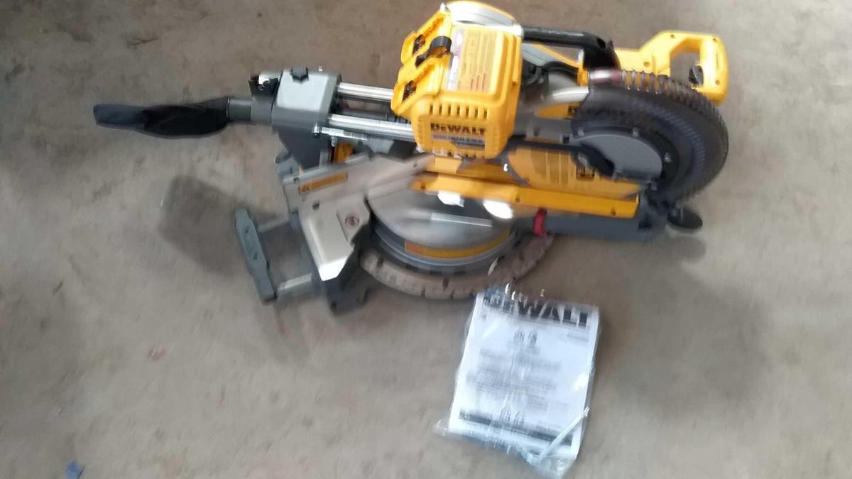 DEWALT DOUBLE BEVEL COMPOUND SLIDING MITER SAW RUNS OFF BATTERIES AND ALSO HAS 120V MAX CORDED POWER