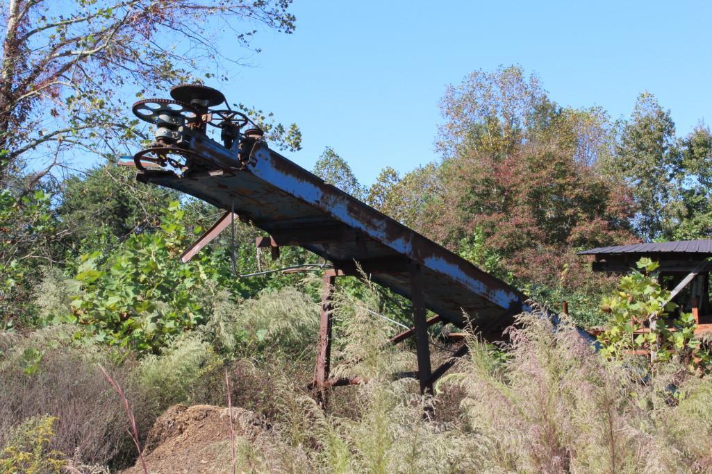 Barnsweep conveyor