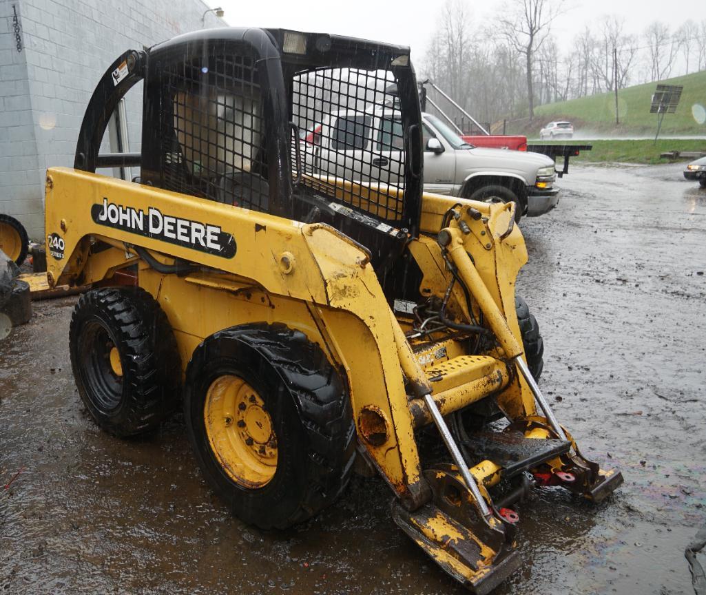 John Deere 240 Series II Skid Steer