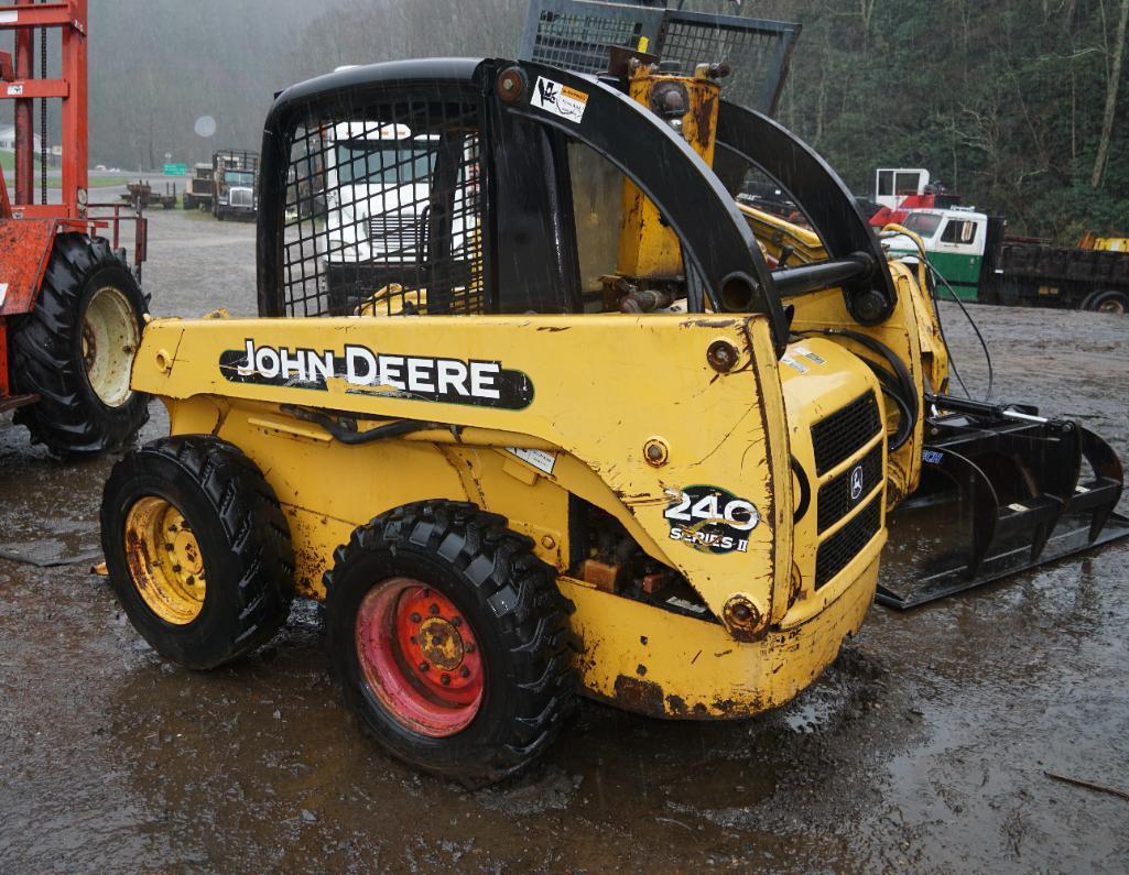 John Deere 240 Series II Skid Steer