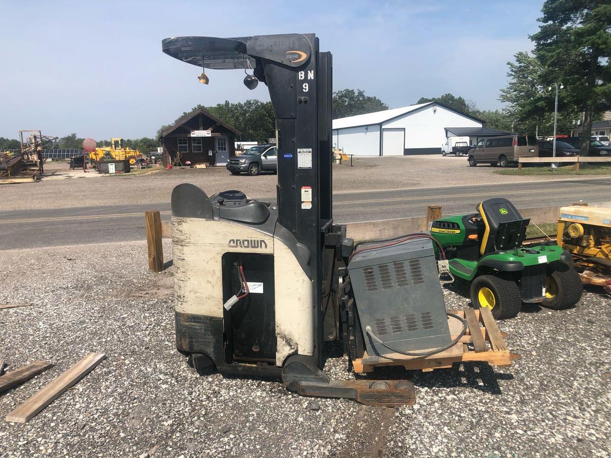 Crown Electric Fork Lift