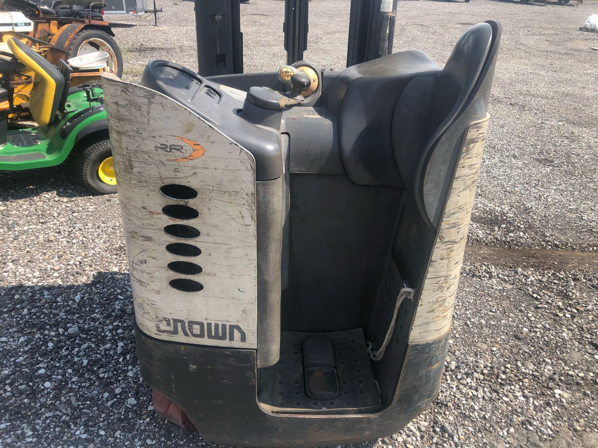 Crown Electric Fork Lift