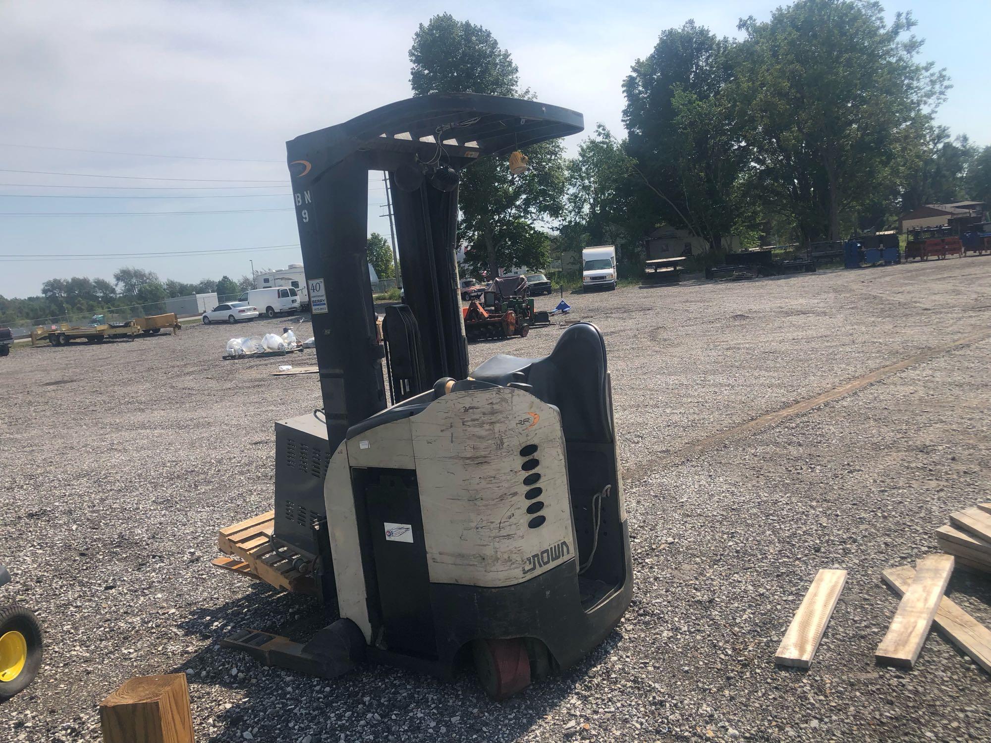 Crown Electric Fork Lift