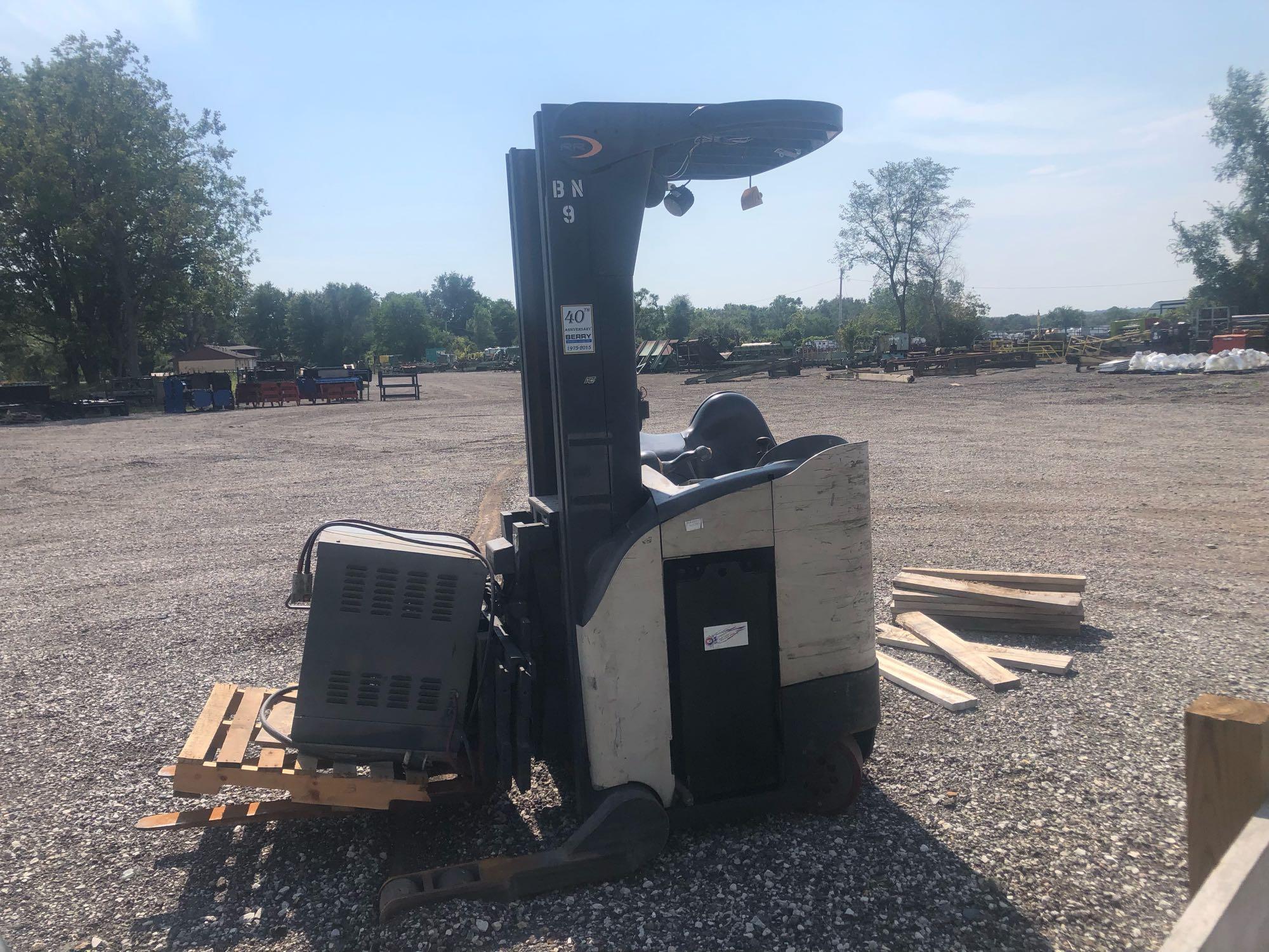 Crown Electric Fork Lift