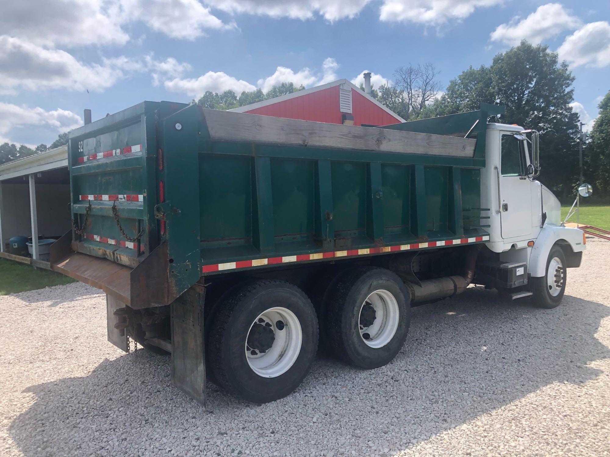 1996 Volvo WCA Areo Series Dump Truck, VIN # 4V4VDBGF8TN713661