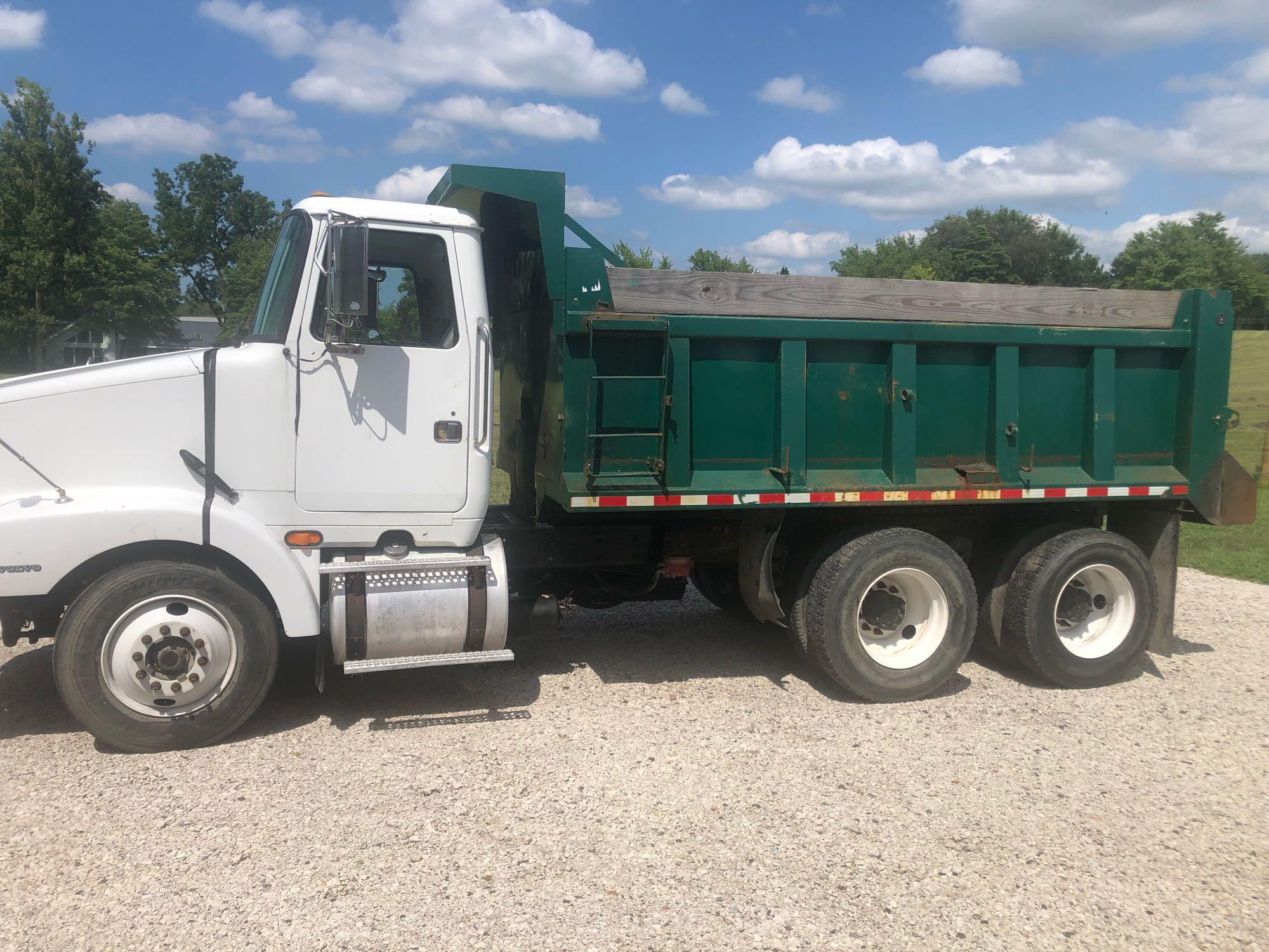 1996 Volvo WCA Areo Series Dump Truck, VIN # 4V4VDBGF8TN713661