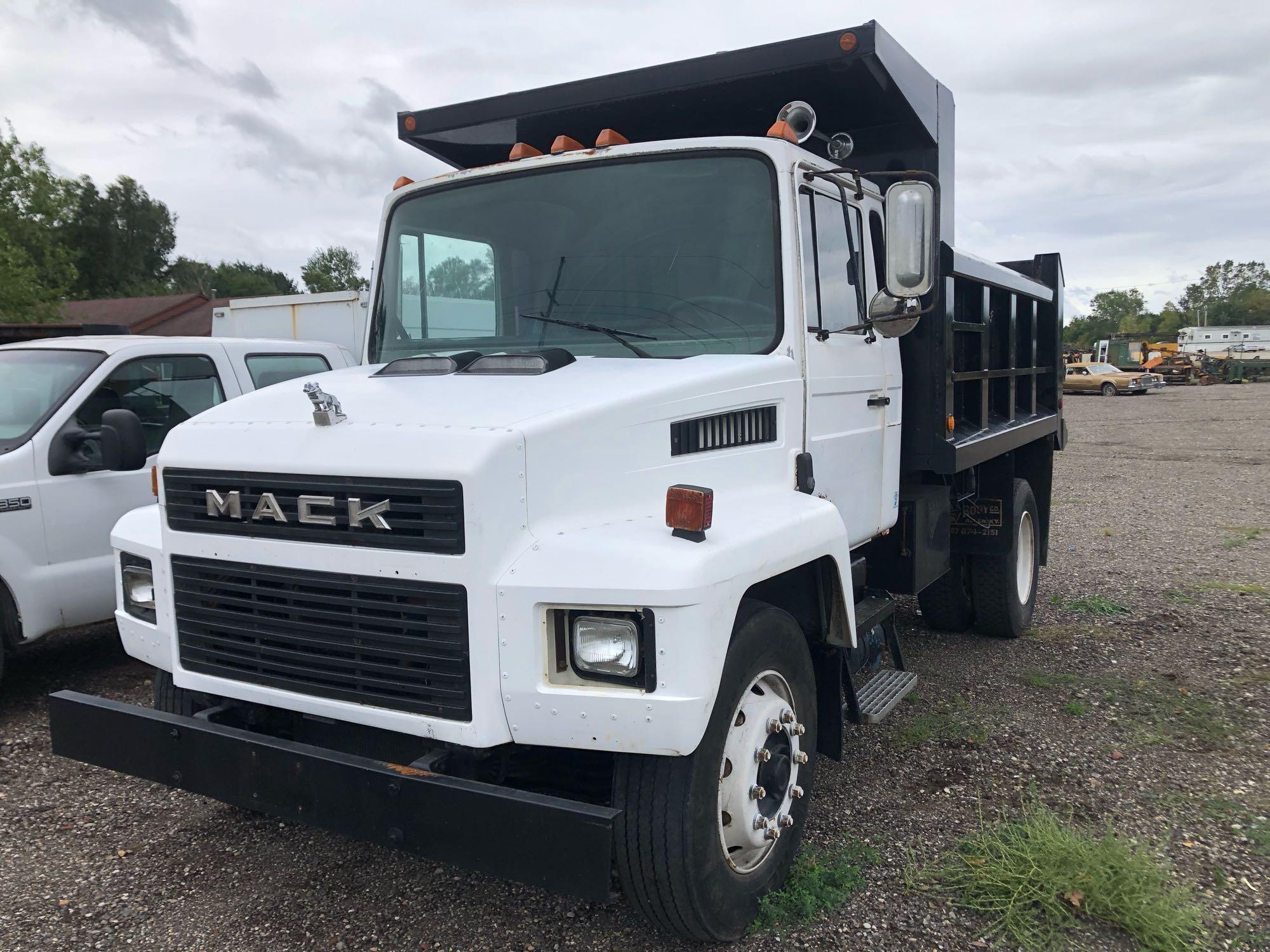 1989 Mack CS300P Truck, VIN # VG6BA03B7KB052005