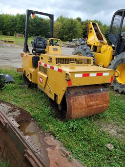 Case W252 Vibratory Roller