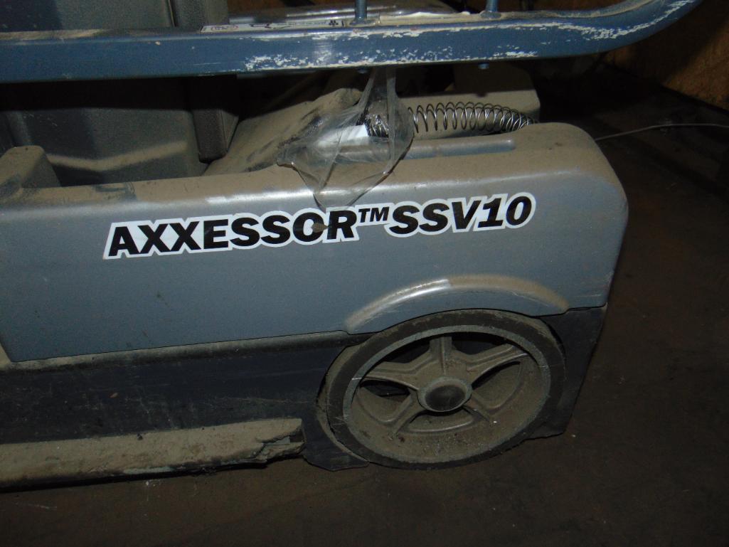 Axxessor Man Lift