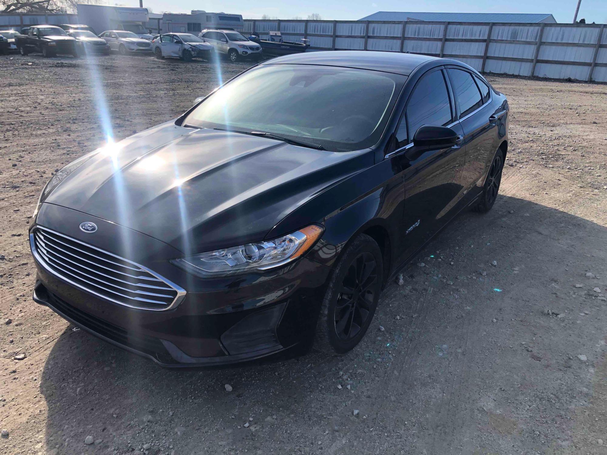 2019 Ford Fusion Hybrid Passenger Car, VIN # 3FA6P0LU4KR207312