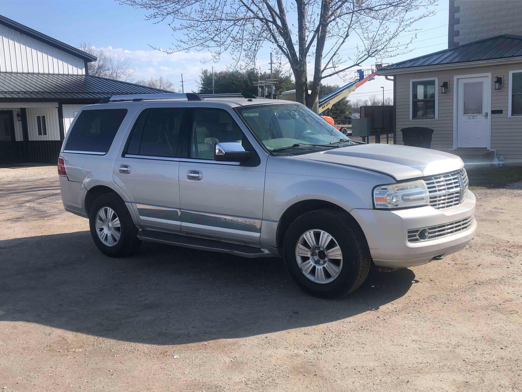 2007 Lincoln Navigator Multipurpose Vehicle (MPV), VIN # 5LMFU28517LJ07814