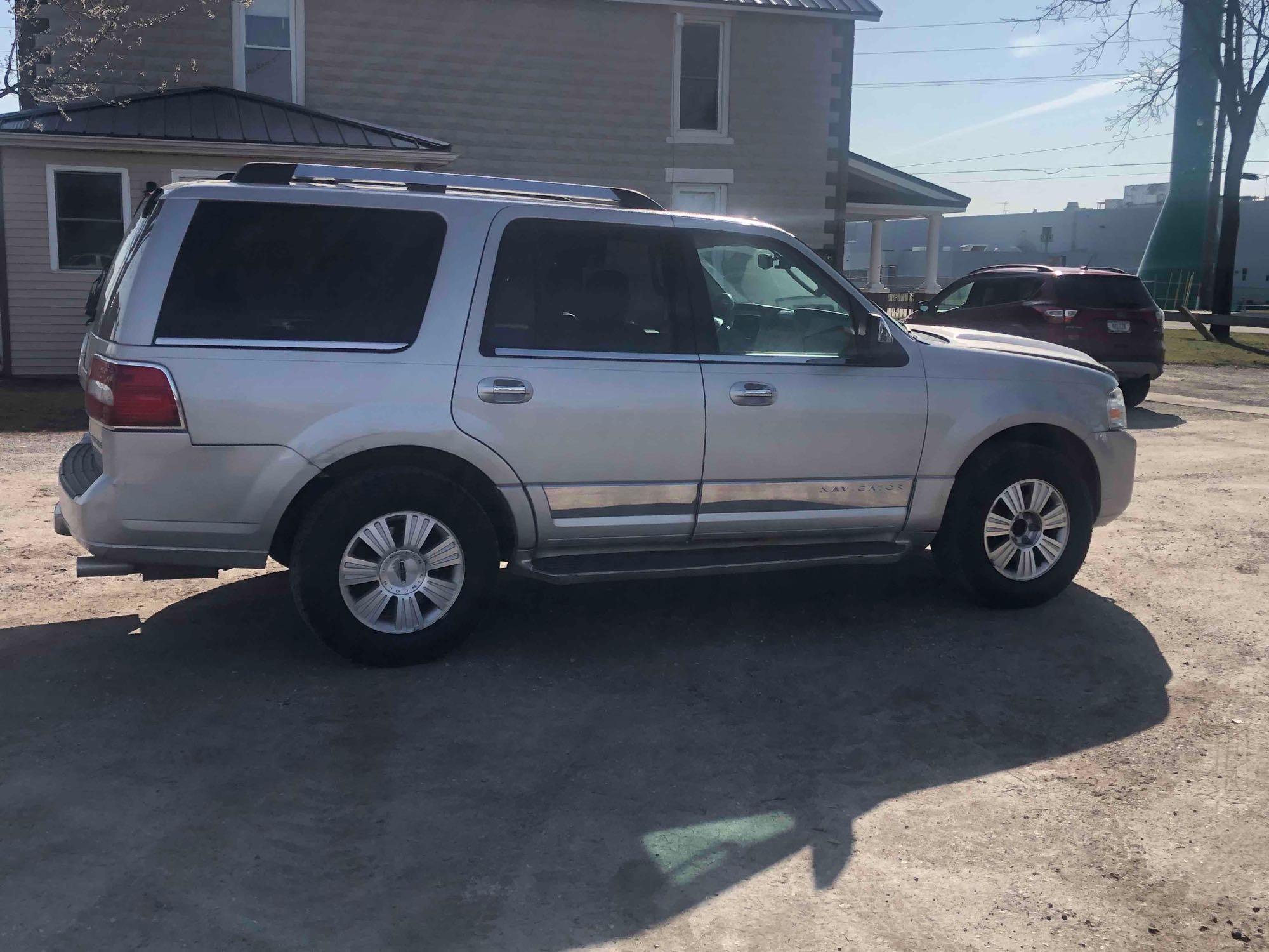 2007 Lincoln Navigator Multipurpose Vehicle (MPV), VIN # 5LMFU28517LJ07814