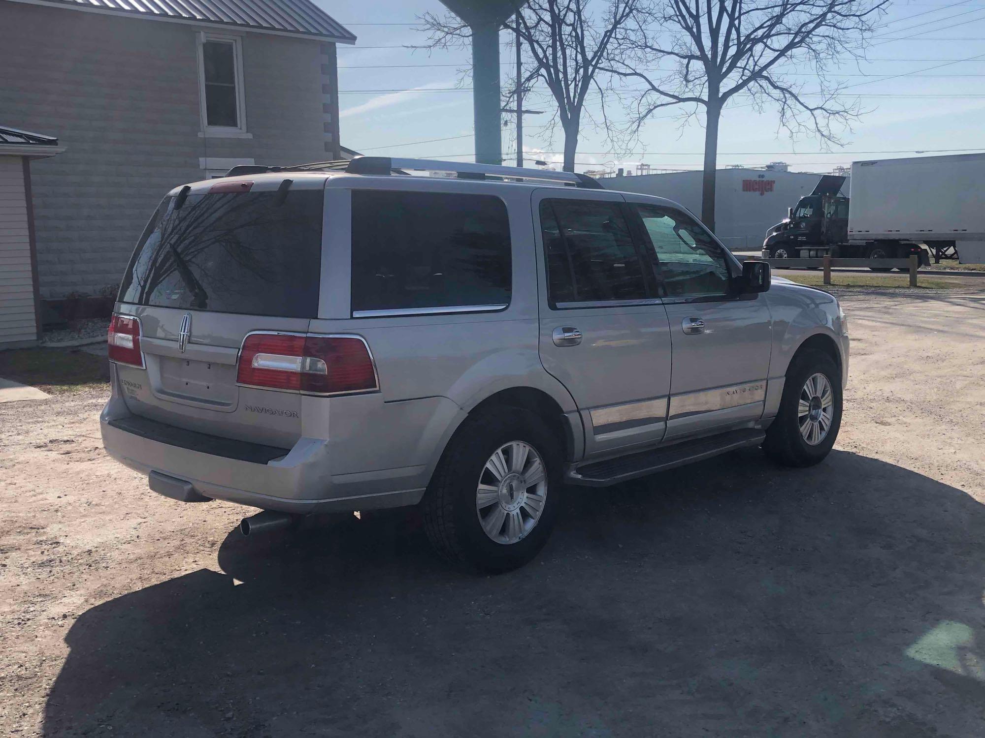 2007 Lincoln Navigator Multipurpose Vehicle (MPV), VIN # 5LMFU28517LJ07814