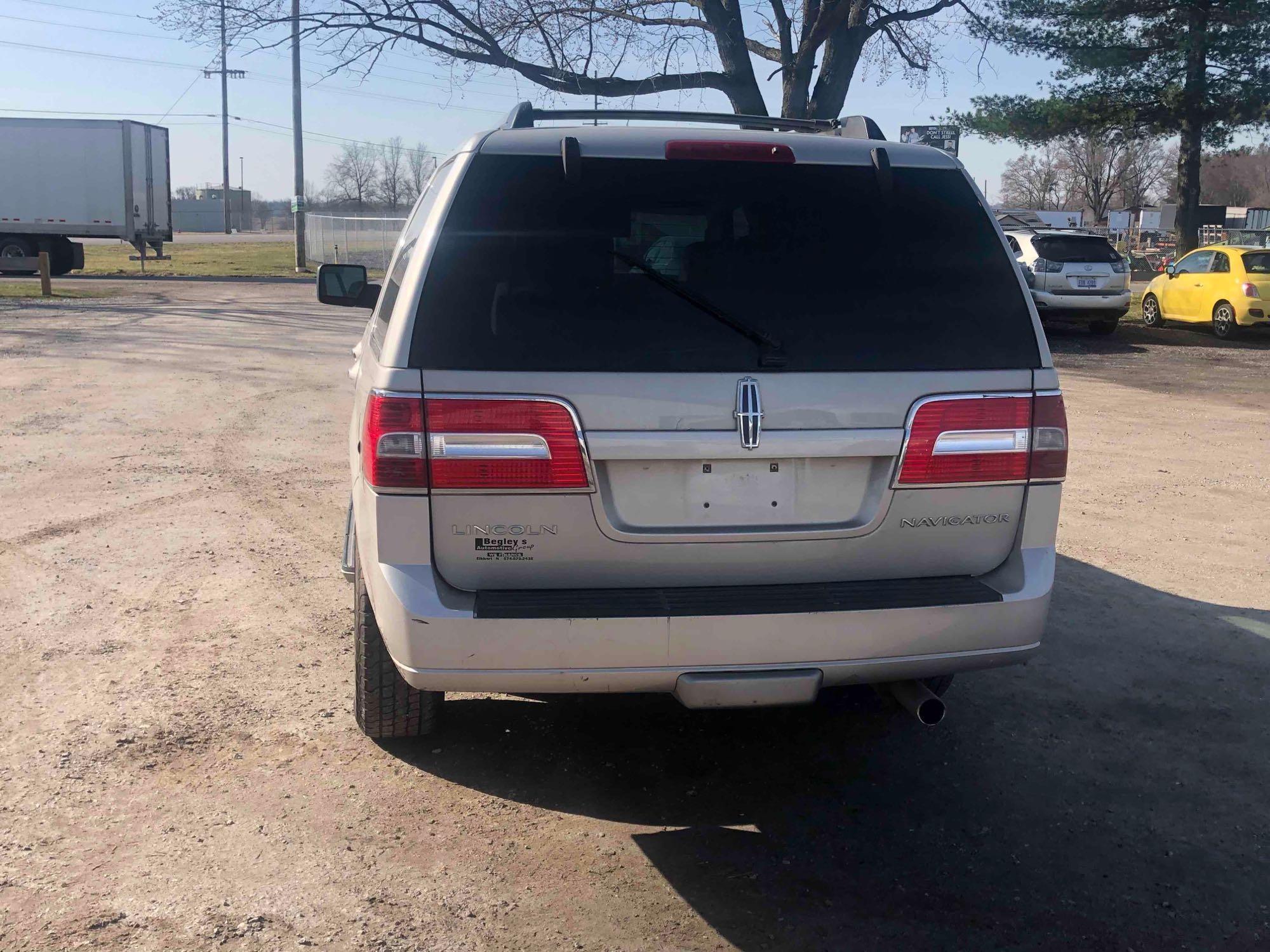 2007 Lincoln Navigator Multipurpose Vehicle (MPV), VIN # 5LMFU28517LJ07814