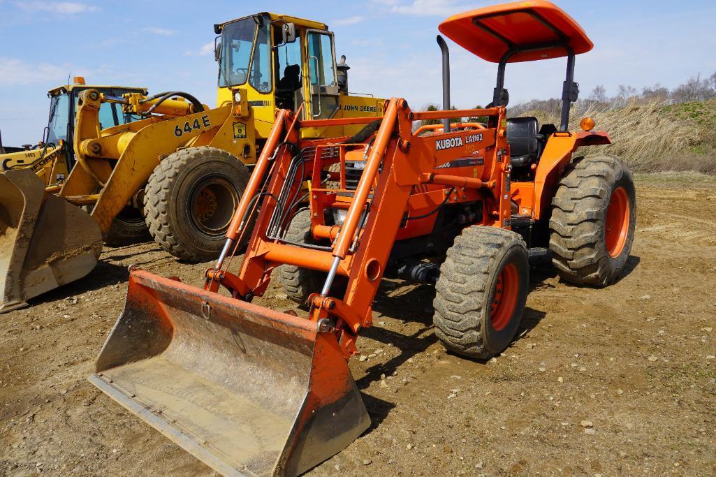 Kubota M6800 Tractor w/ Front end Loader