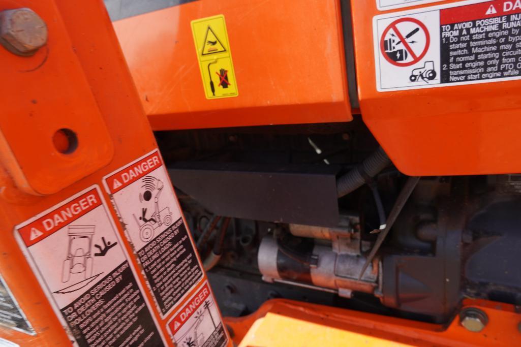 Kubota M6800 Tractor w/ Front end Loader