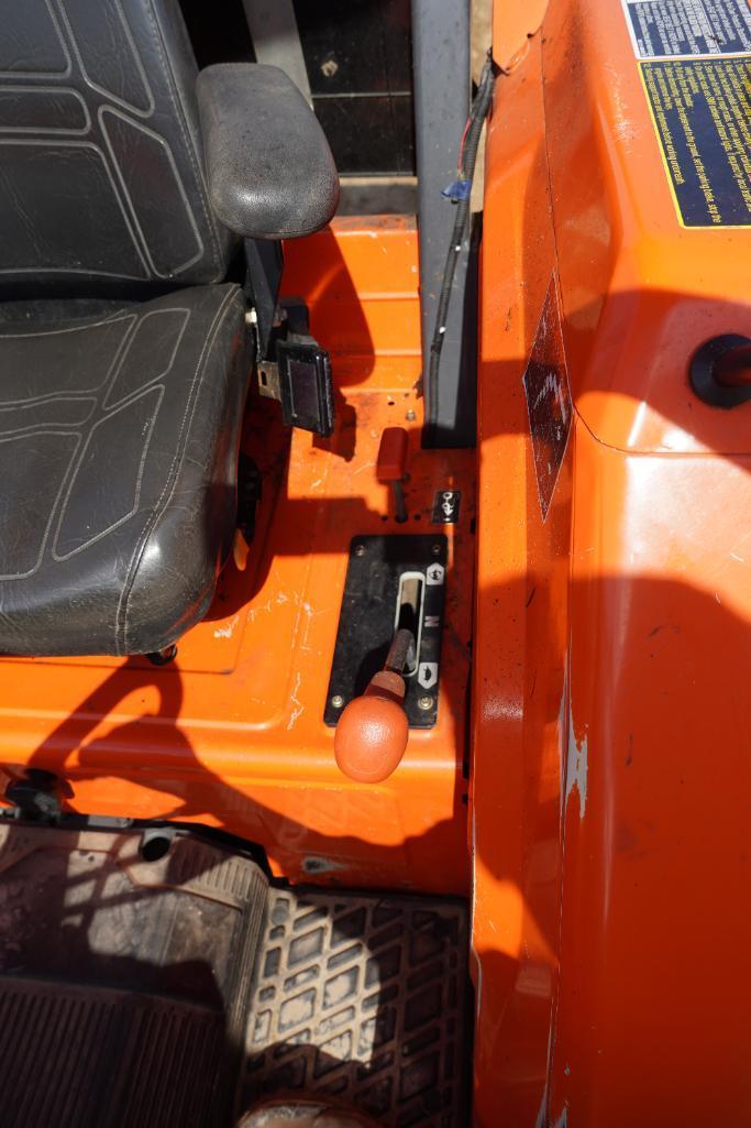 Kubota M6800 Tractor w/ Front end Loader