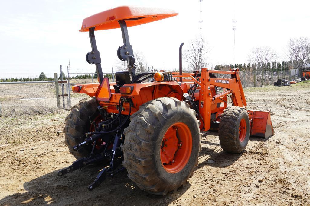 Kubota M6800 Tractor w/ Front end Loader