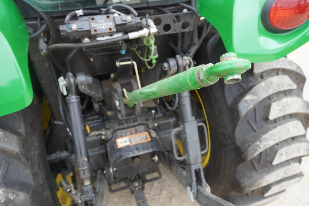 John Deere 3320 Tractor w/ Front End Loader