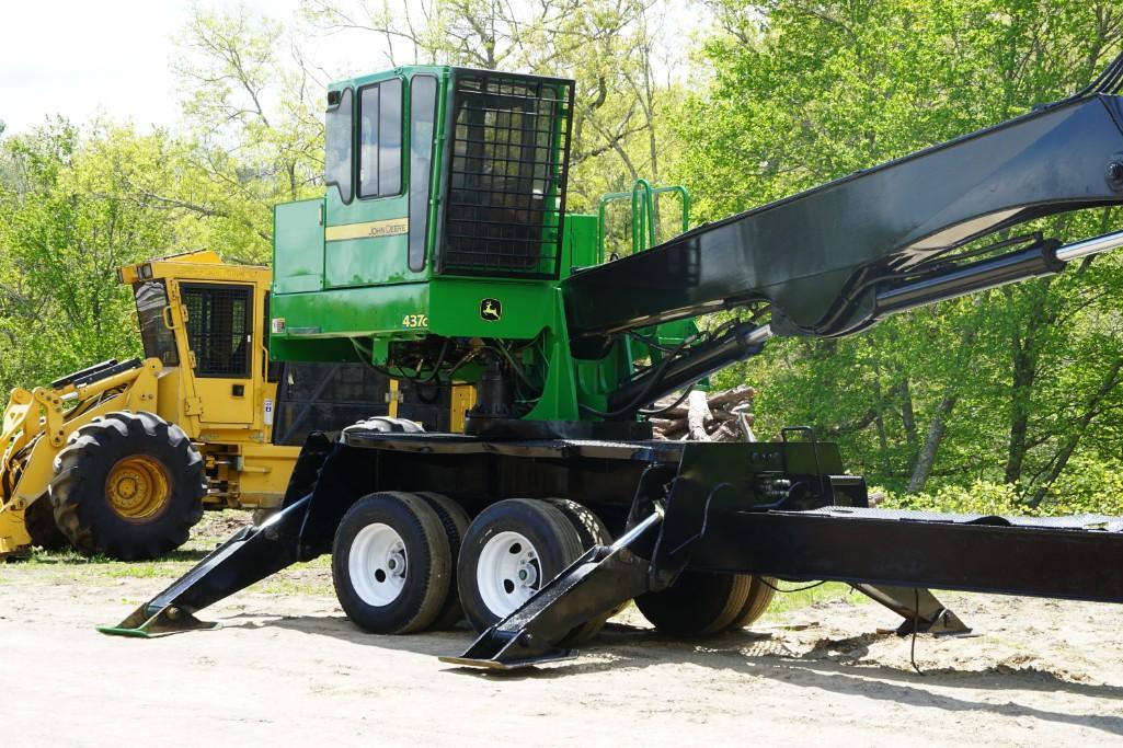 John Deere 437C Knuckleboom