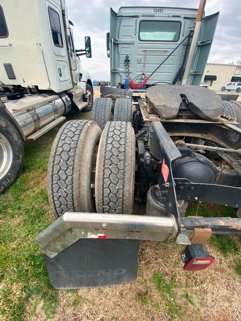 2013 Volvo VNL Truck