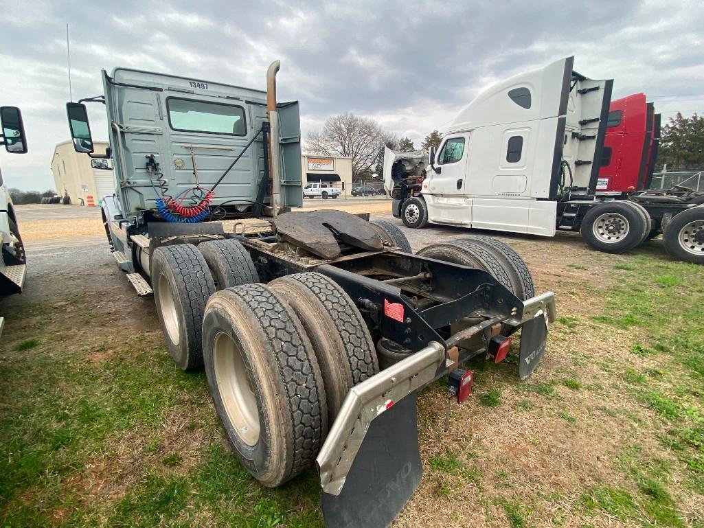 2013 Volvo VNL Truck