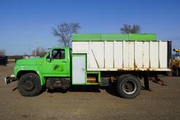 1994 Ford F700 Chip Truck*