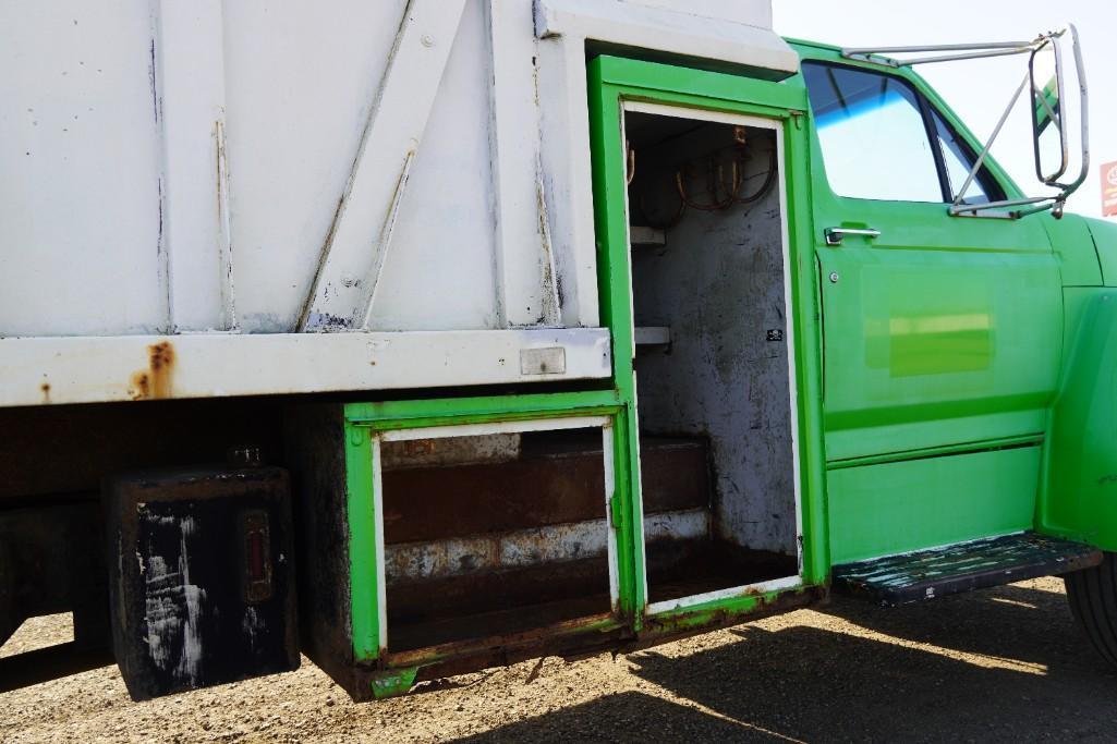 1994 Ford F700 Chip Truck*