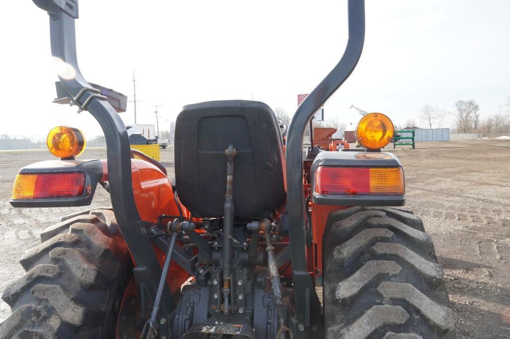 Kubota L3301HST Tractor