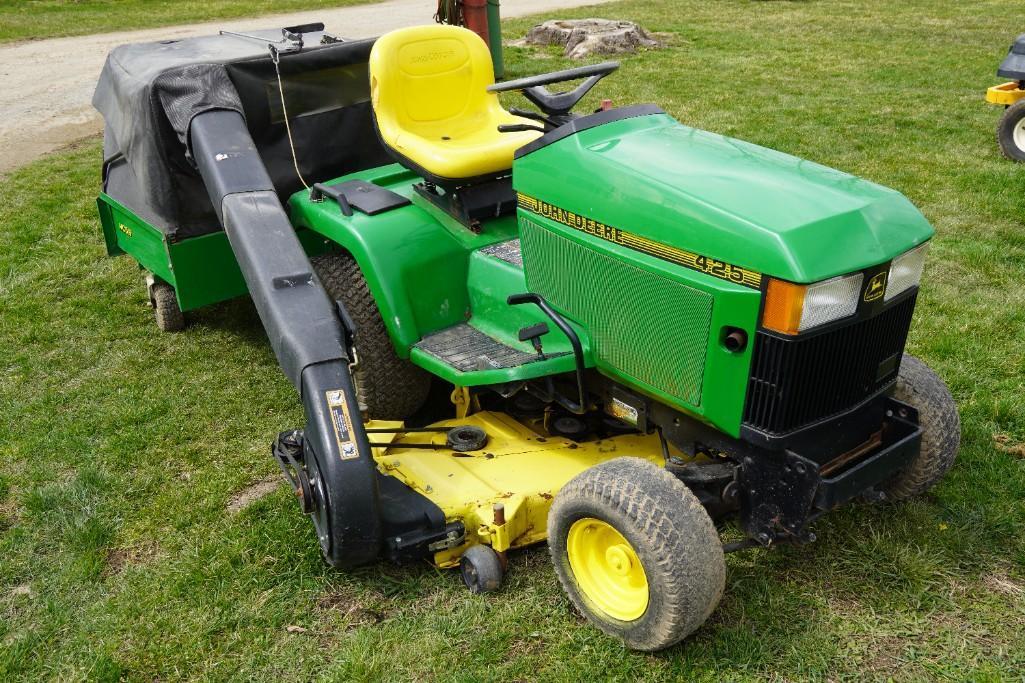 John Deere 425 Tractor w/ MC519 Material Collection Cart