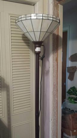 Stunning 6 Foot Standing Lamp with Beautiful Shade