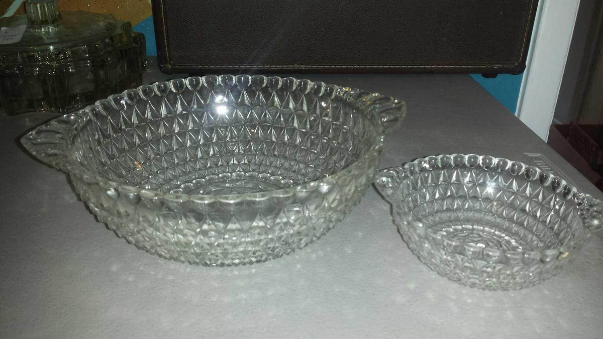 2 Symmetrical Clear Glass Bowls w/ Bubble Accents (1) 8.5" round (1) 5" round