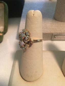 Beautiful 14K gold and clustered Opal ring