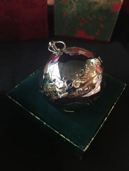 1989 Wallace Silversmiths Christmas Bell
