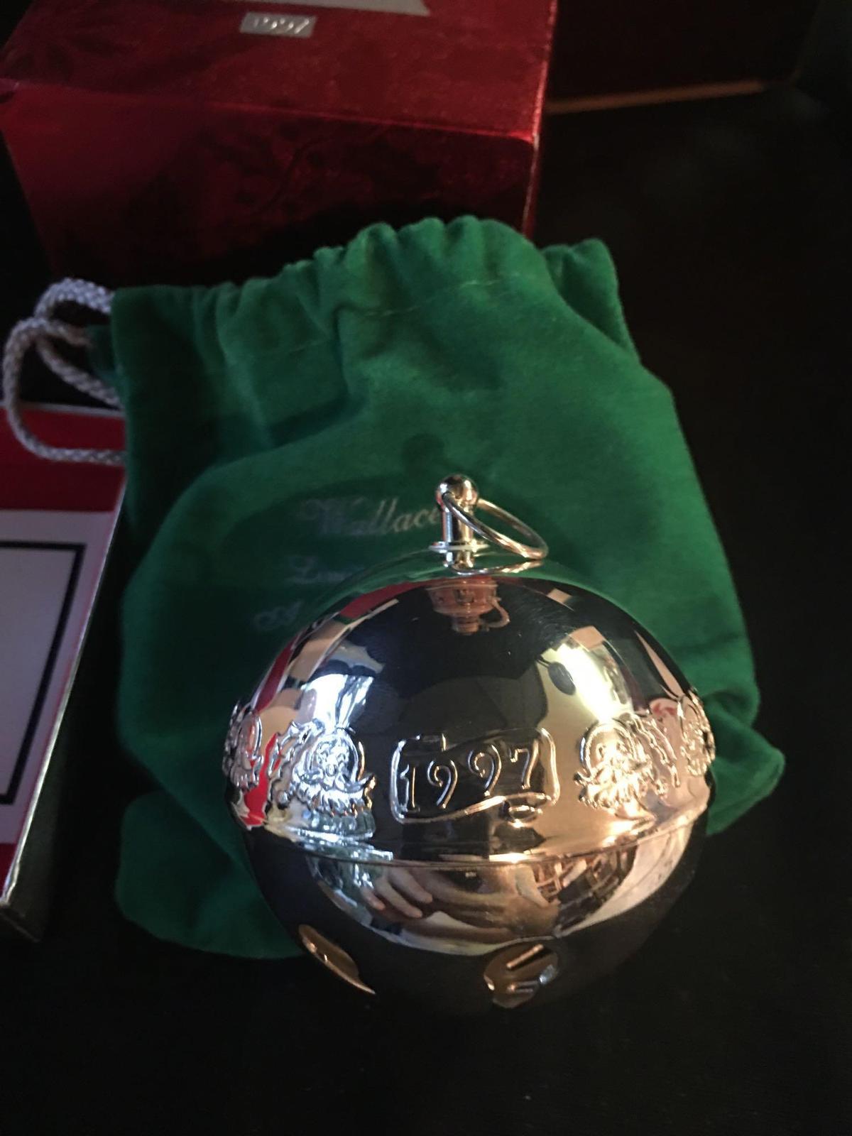 1997 Wallace Silversmiths Christmas Bell