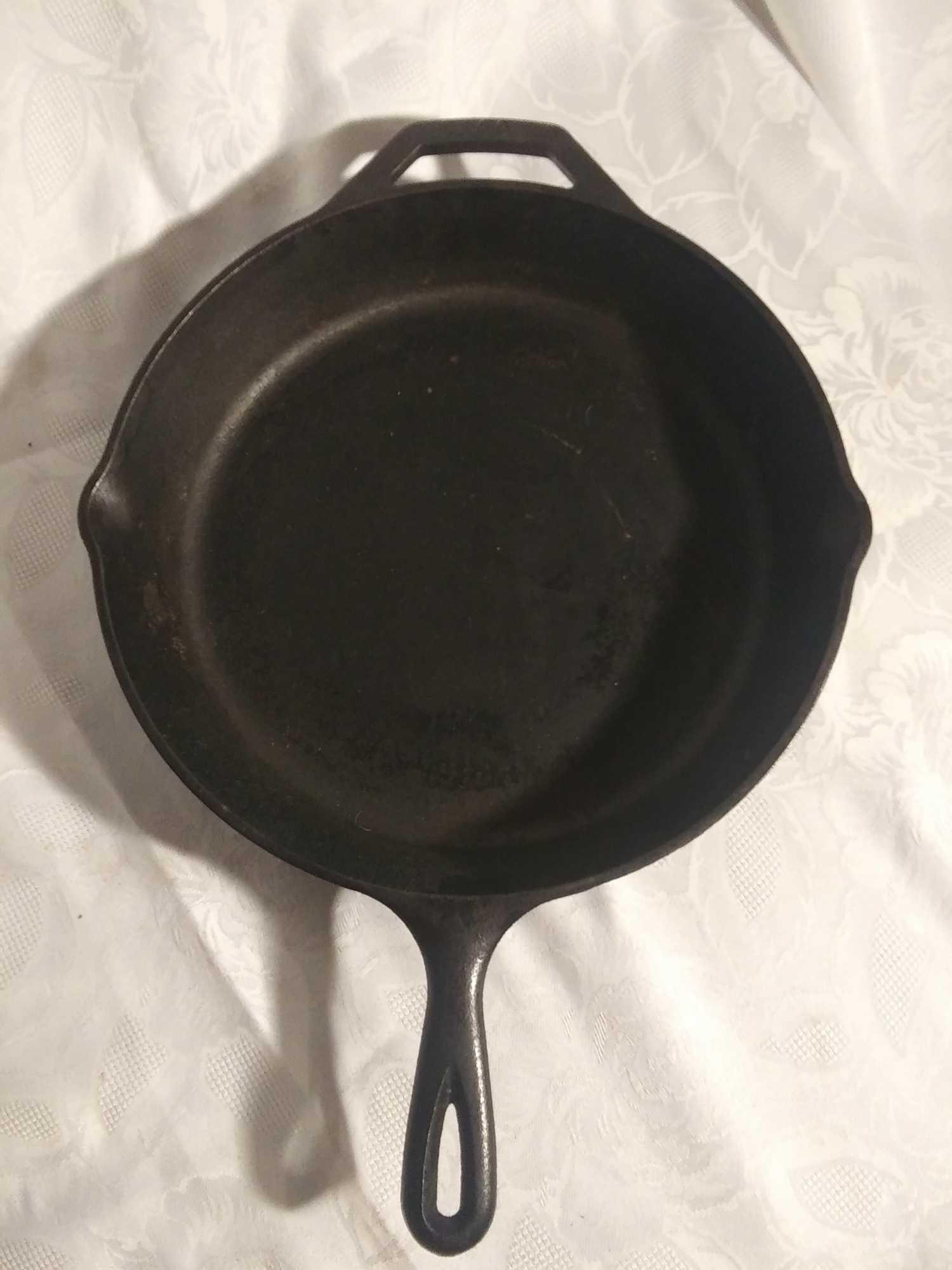 5 Graduated CAST IRON SKILLETS!