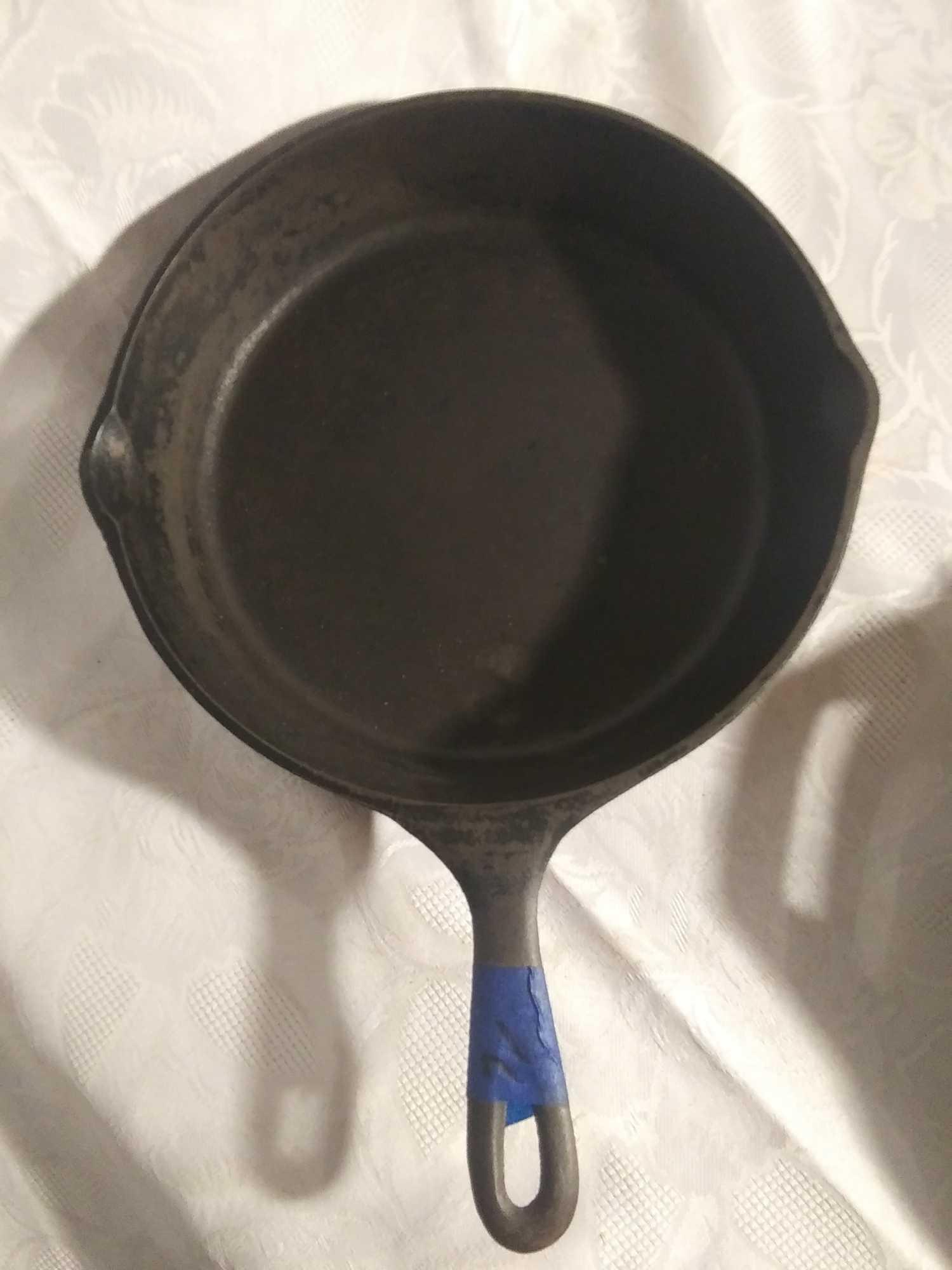 5 Graduated CAST IRON SKILLETS!