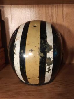 Old Footballer Helmet - 85' Oak Crest Stingers