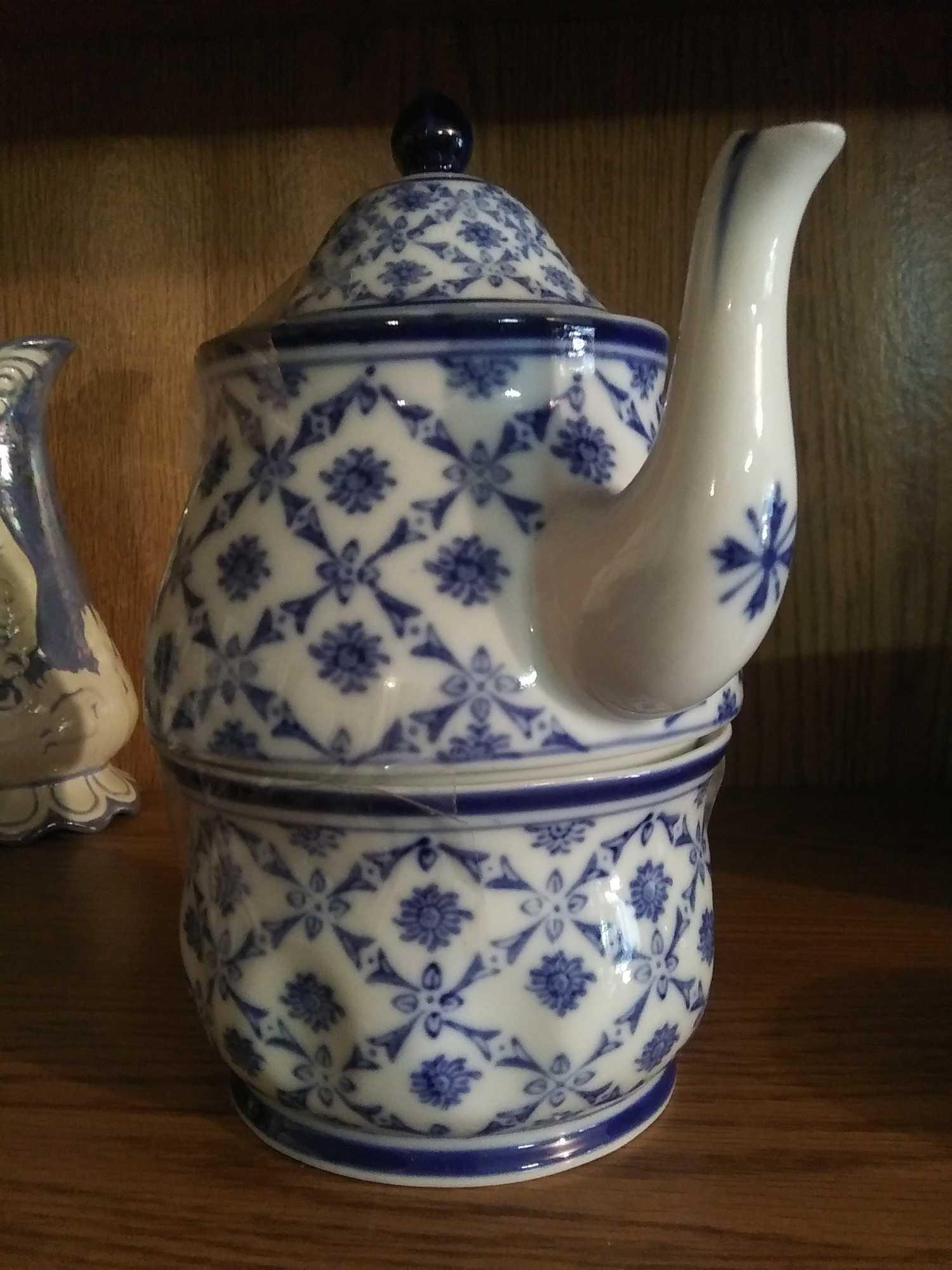 Selection of 10 Blue and White China/Porcelain Pieces Including Stacking Teapot